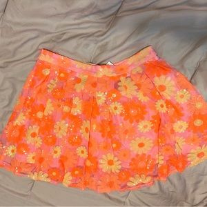 NWOT- QOS Daisy Sequin Skirt